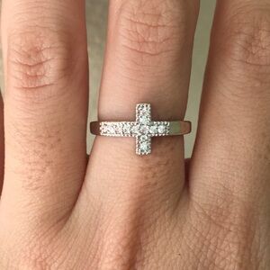 ❤️HP🎉Beautiful Cross Ring & Pave cz Size 8